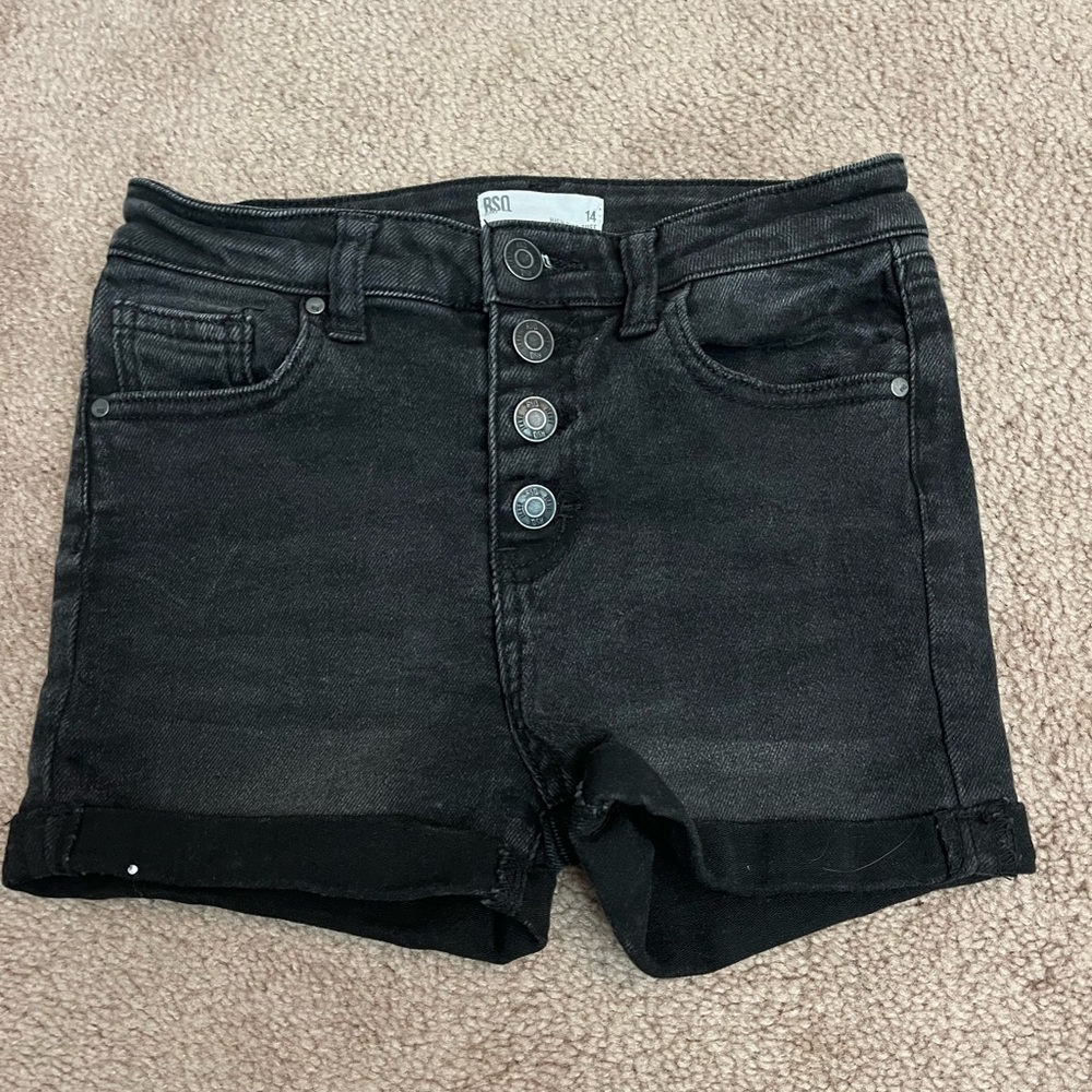 HIGH RISE BLACK SHORTS